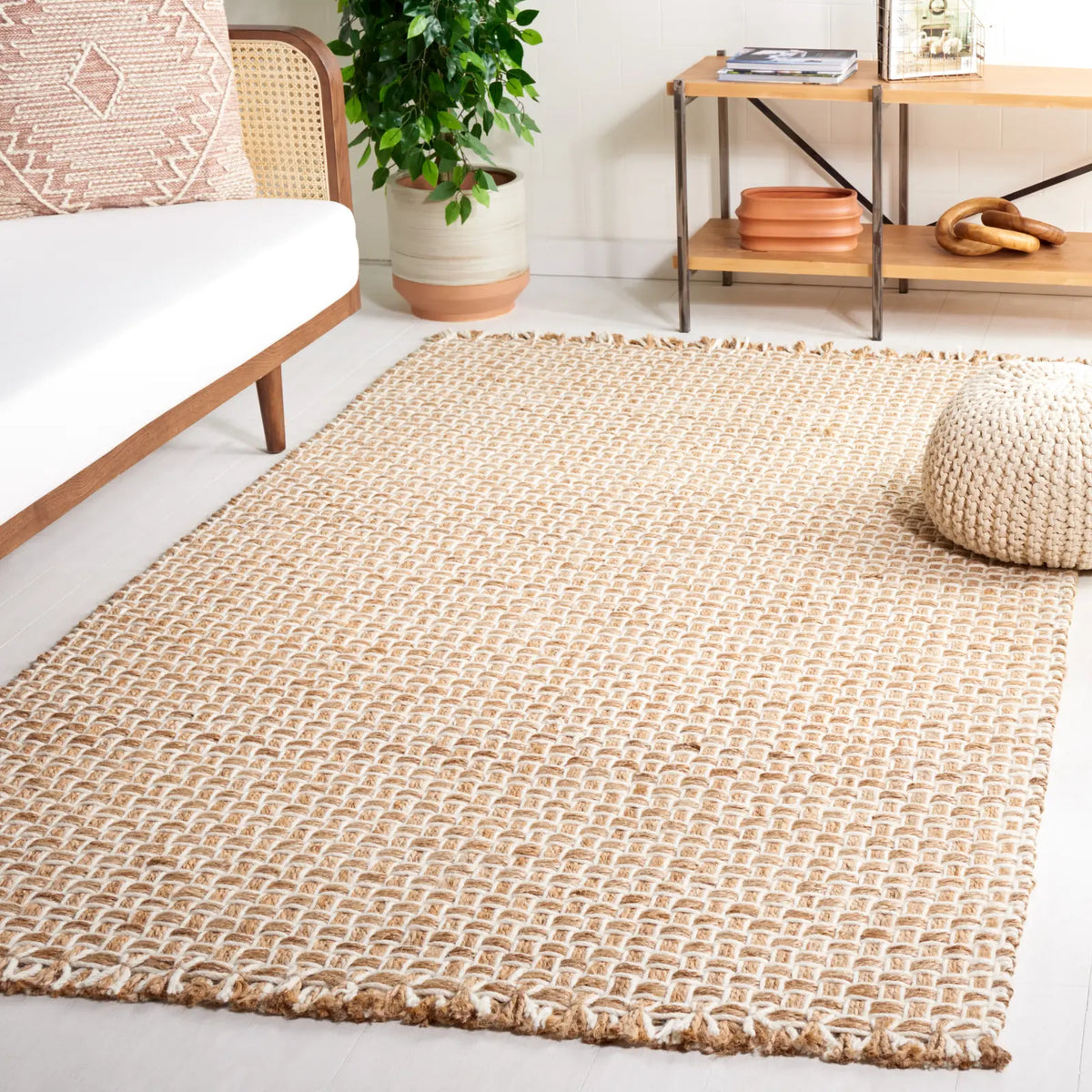 Safavieh Natural Fiber 4'-0" x 6'-0" Rug in Natural / Ivory