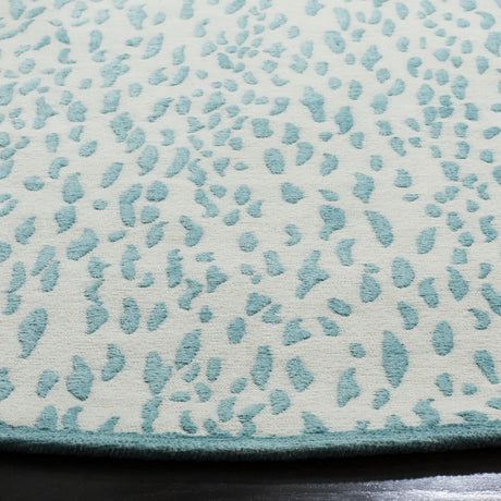 Safavieh Marbella 6'-0" x 6'-0" Rug in Ivory / Turquoise