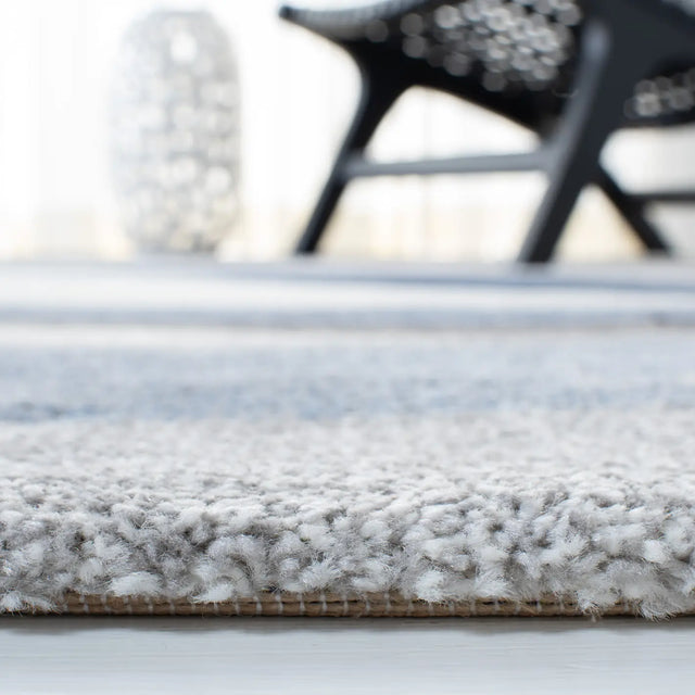 Safavieh Hollywood 4'-0" x 6'-0" Rug in Grey / Blue