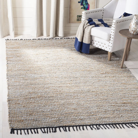 Safavieh Vintage Leather 4'-0" x 6'-0" Rug in Silver
