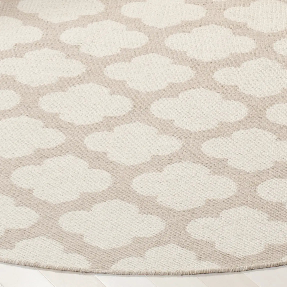 Safavieh Montauk 6'-0" x 6'-0" Rug in Grey / Ivory