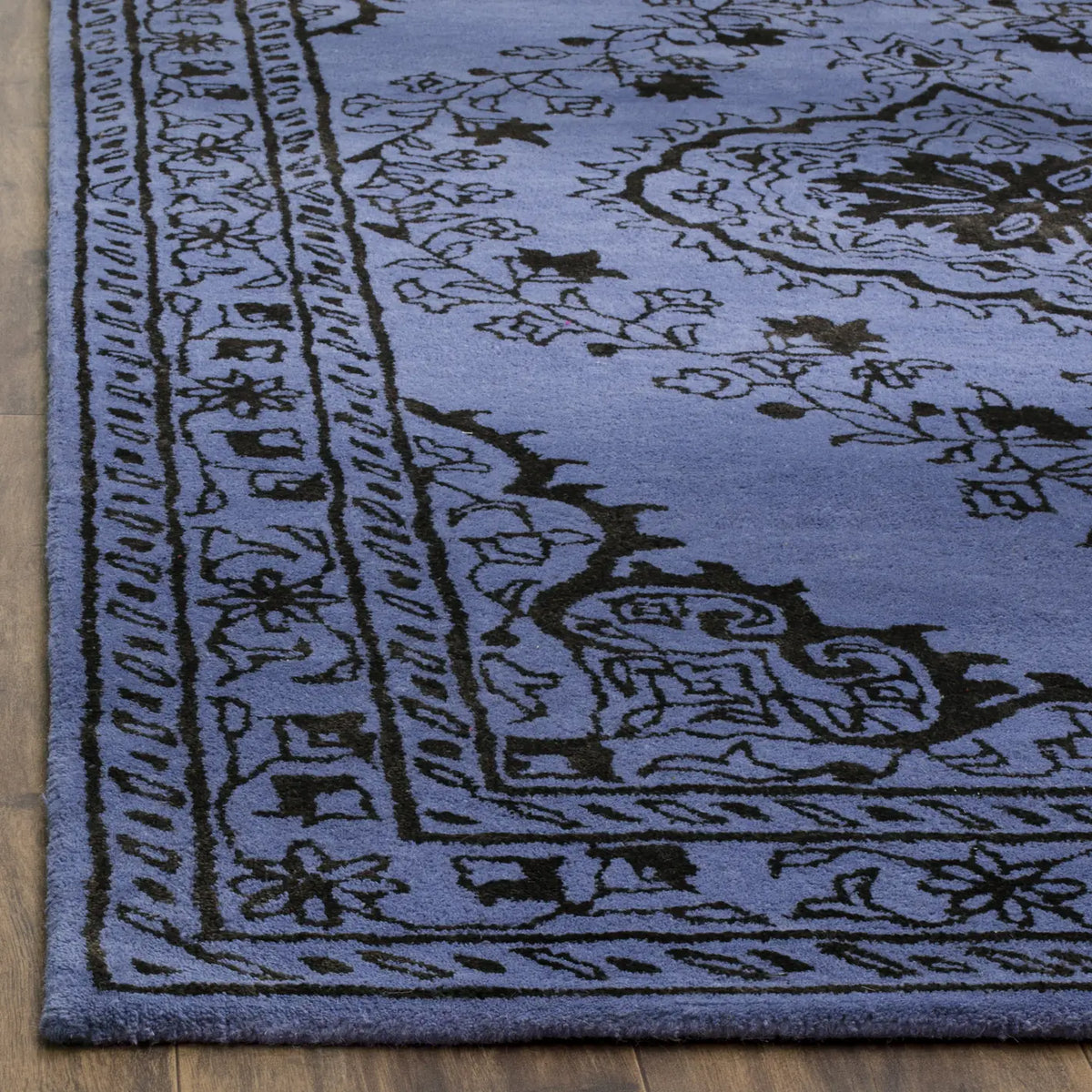 Safavieh Glamour 5'-0" x 8'-0" Rug in Purple