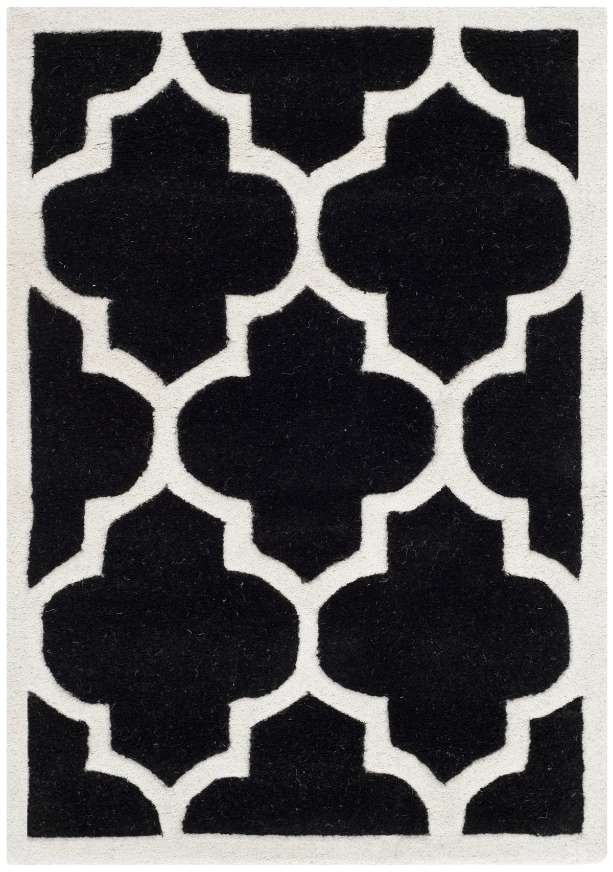 Safavieh Chatham 2'-0" x 3'-0" Rug in Black / Ivory