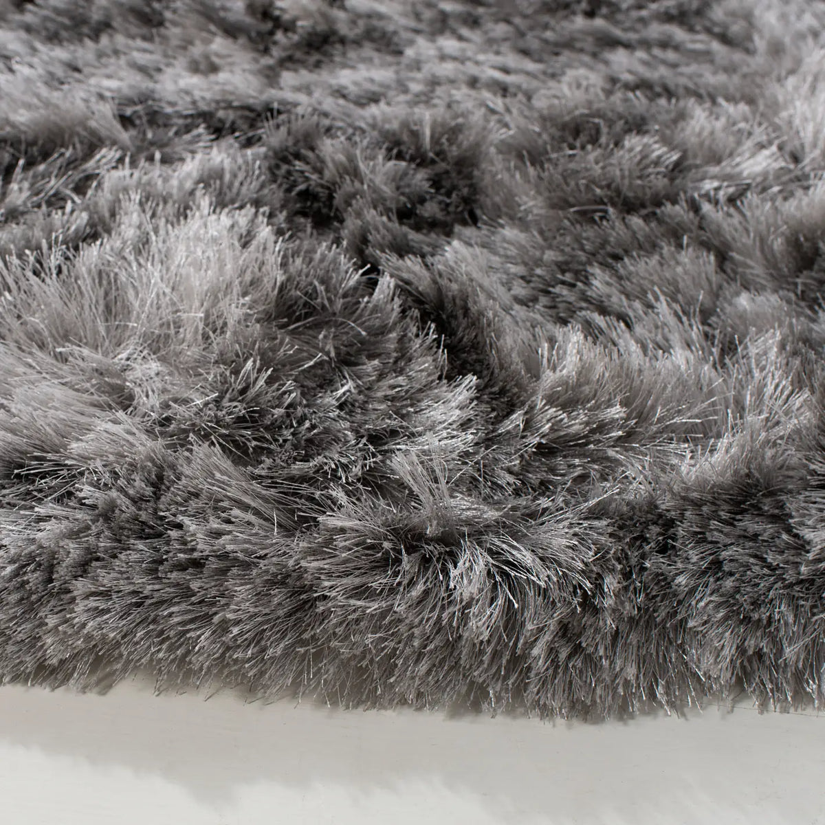 Safavieh Ocean Shag 6'-0" x 6'-0" Rug in Silver