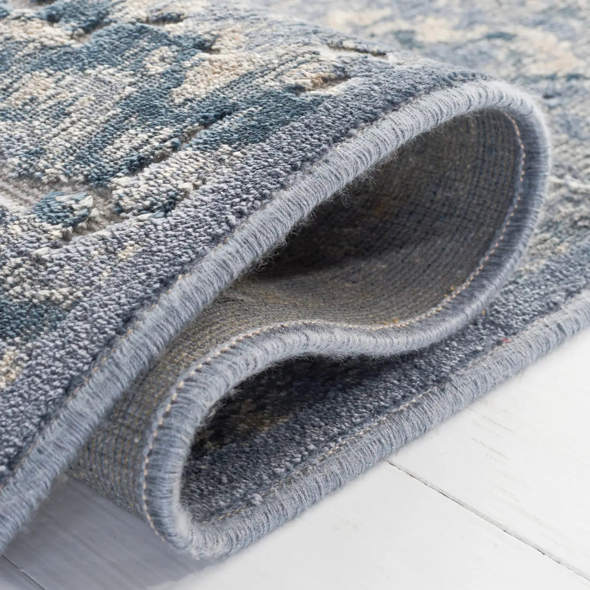 Safavieh Paradise 4'-0" x 5'-7" Rug in Grey / Blue