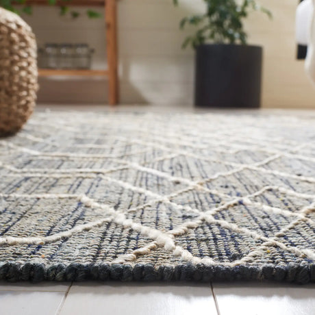 Safavieh Natural Fiber 4'-0" x 6'-0" Rug in Black / Ivory