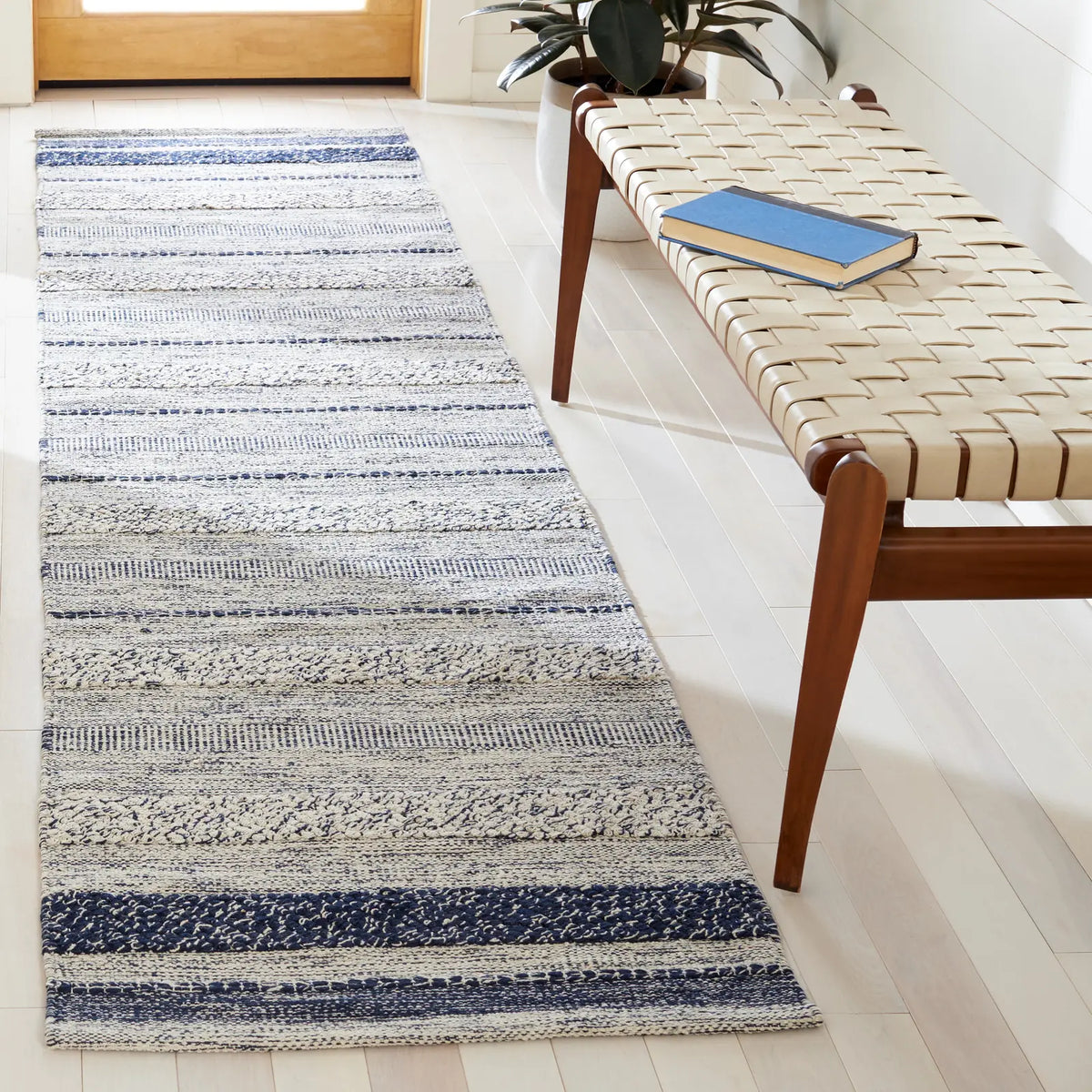Safavieh Striped Kilim 2'-3" x 7'-0" Rug in Ivory / Navy