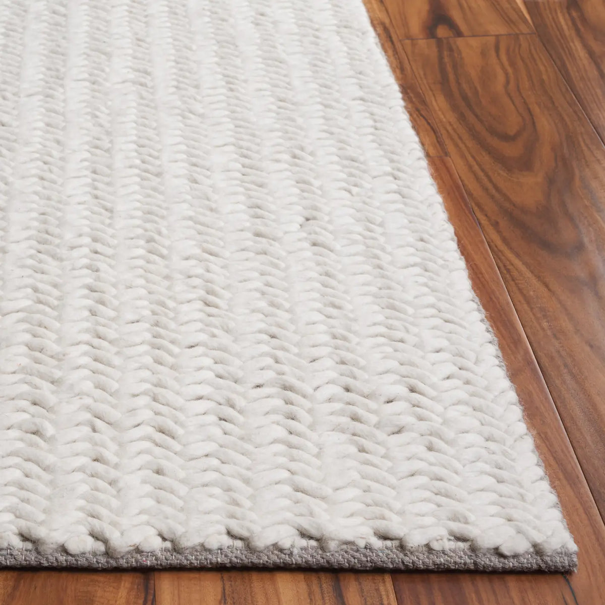 Safavieh Natura 4'-0" x 6'-0" Rug in Ivory