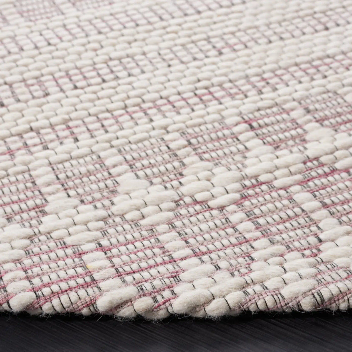 Safavieh Marbella 6'-0" x 6'-0" Rug in Pink / Ivory