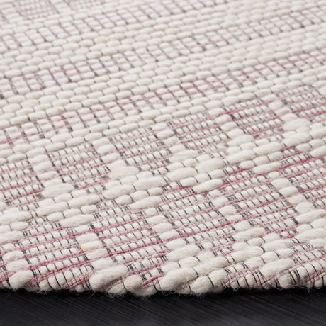 Safavieh Marbella 6'-0" x 6'-0" Rug in Pink / Ivory