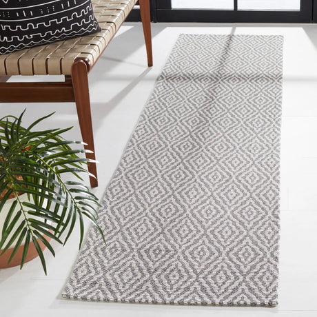 Safavieh Martha Stewart 2'-0" x 8'-0" Rug in Grey / Ivory