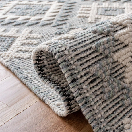 Safavieh Natura 5'-0" x 8'-0" Rug in Cream / Aqua