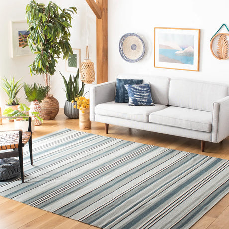 Safavieh Striped Kilim 6'-0" x 9'-0" Rug in Grey
