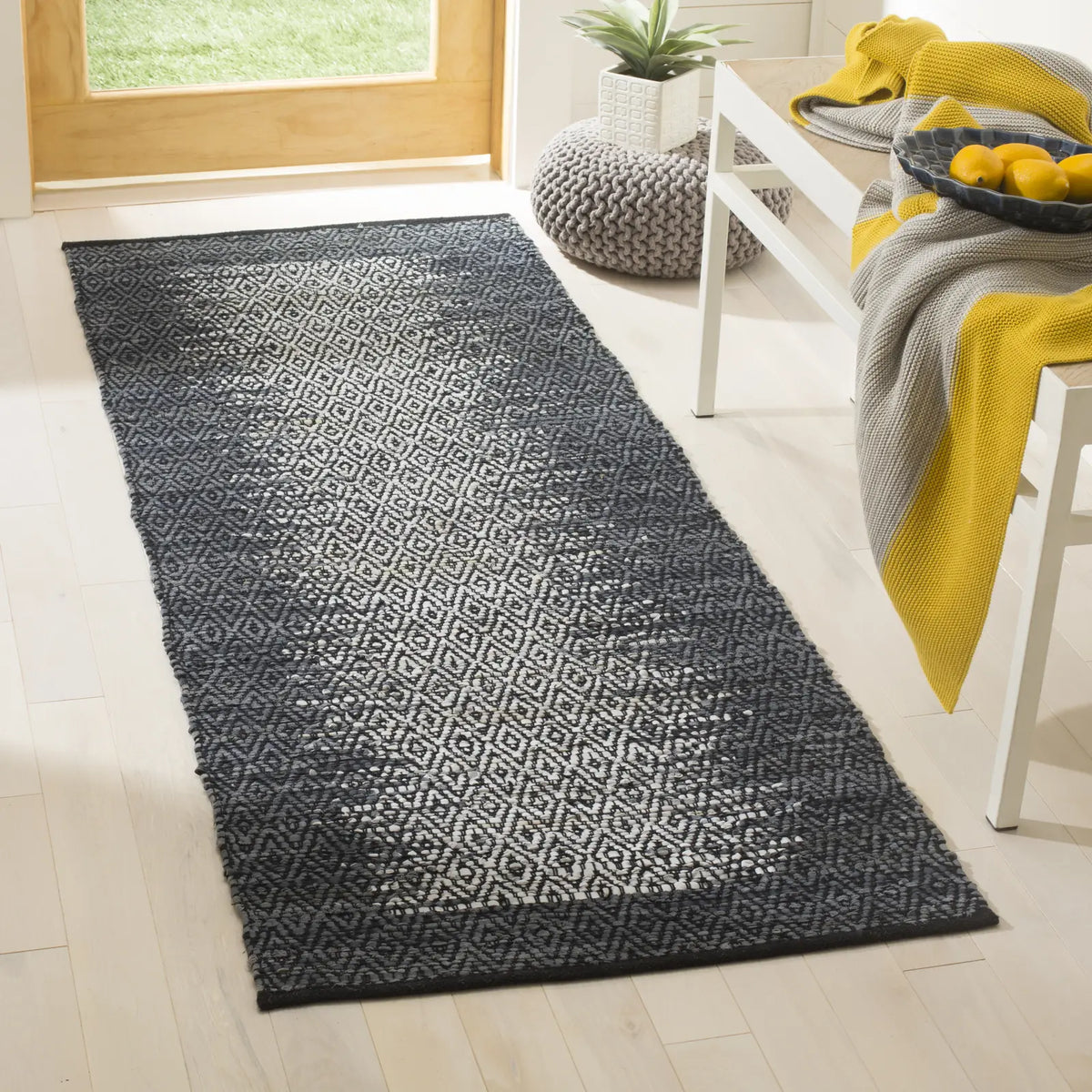Safavieh Vintage Leather 2'-3" x 6'-0" Rug in Light Grey / Charcoal