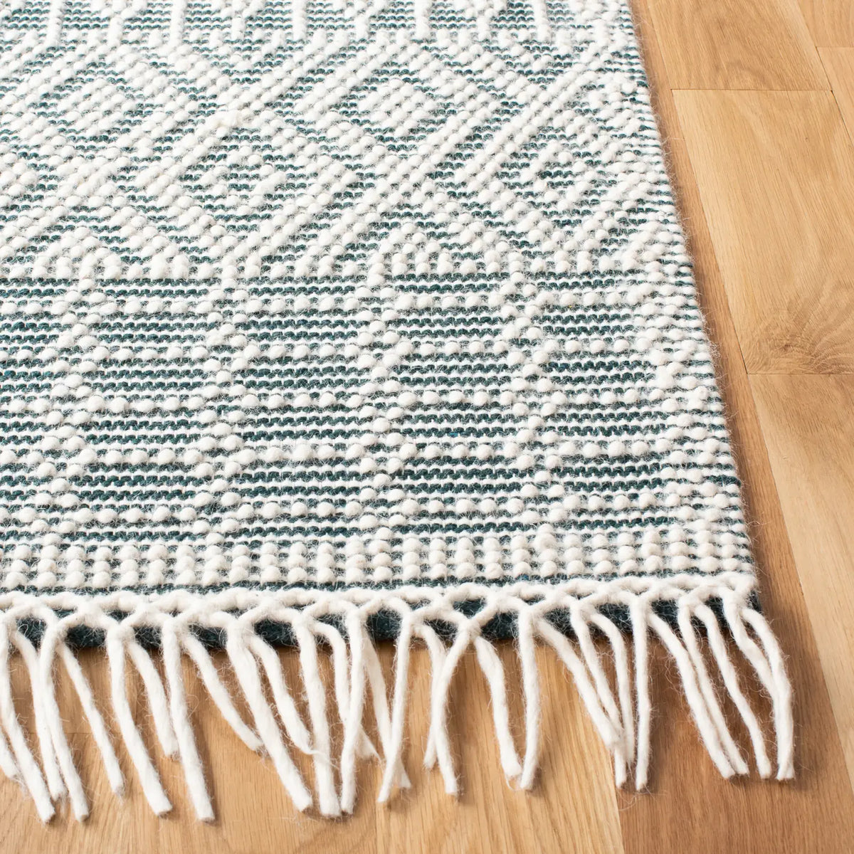 Safavieh Natura 4'-0" x 6'-0" Rug in Green