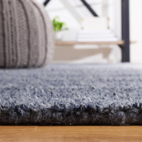 Safavieh Himalaya 4'-0" x 6'-0" Rug in Black / Grey