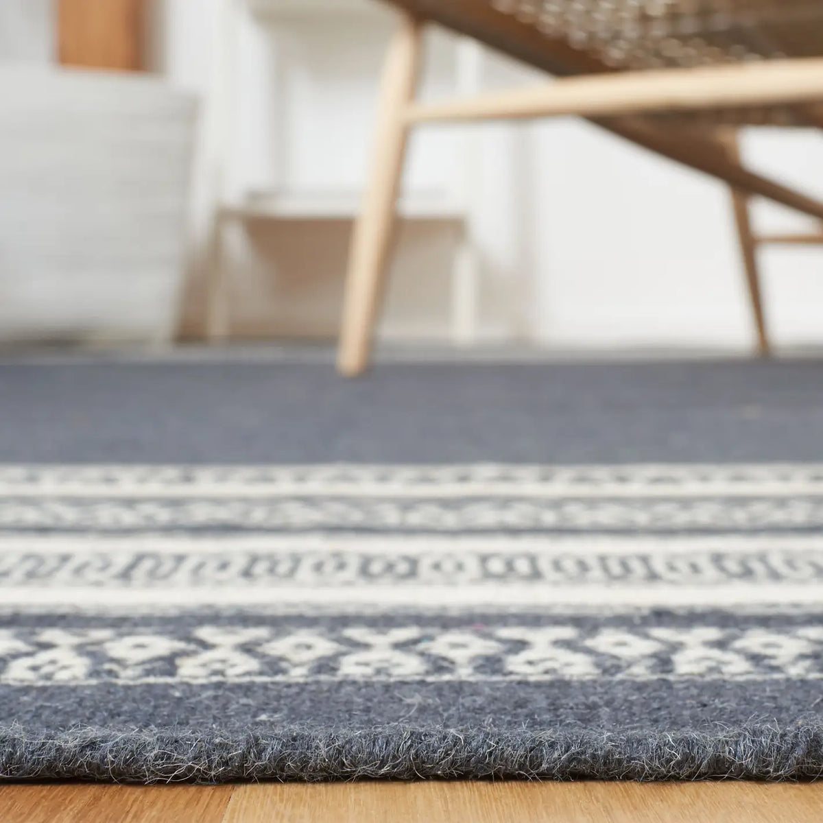Safavieh Dhurries 5'-0" x 8'-0" Rug in Dark Grey