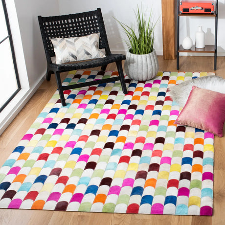 Safavieh Studio Leather 4'-0" x 6'-0" Rug in Ivory / Multi