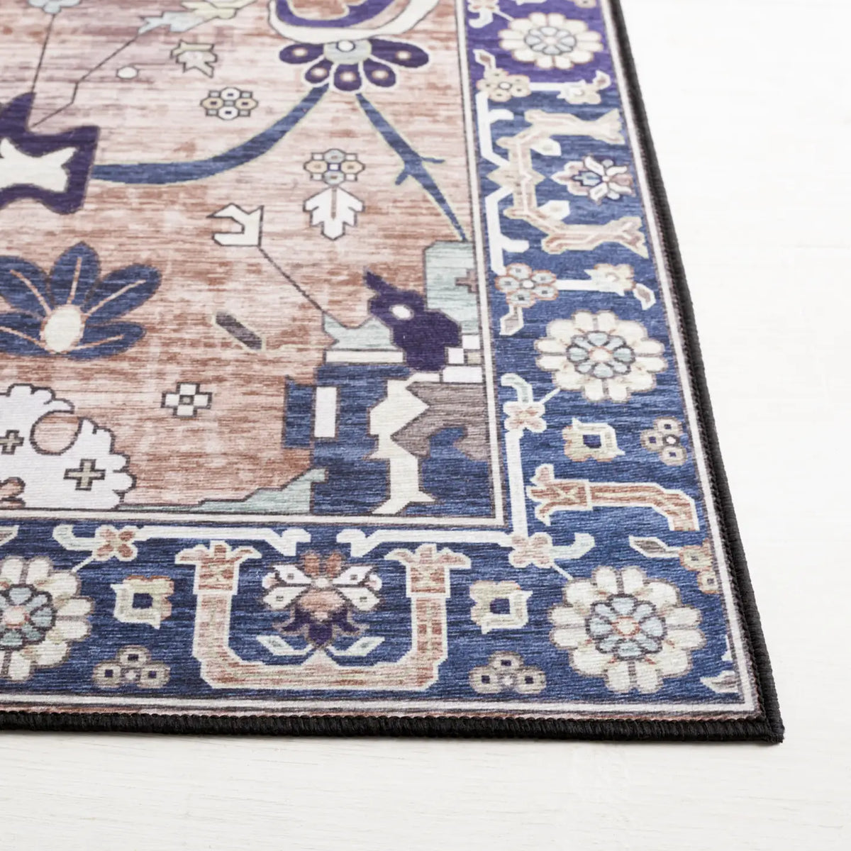 Safavieh Tucson 4'-0" x 6'-0" Rug in Light Blue / Navy