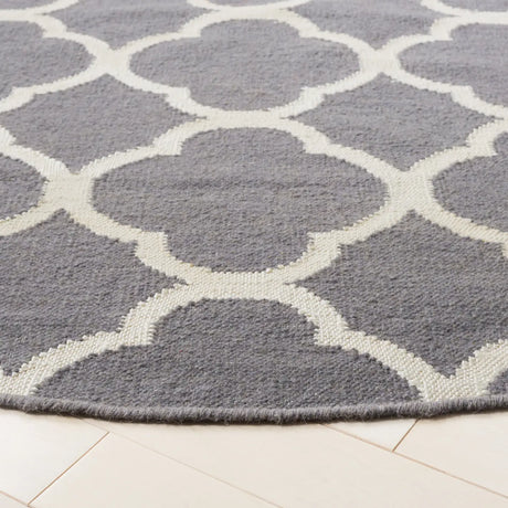 Safavieh Dhurries 7'-0" x 7'-0" Rug in Grey / Ivory