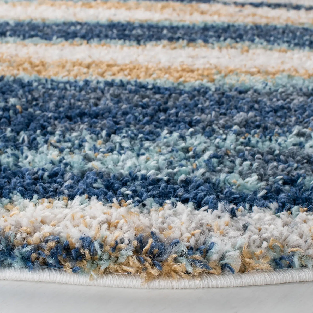Safavieh Calista 5'-3" x 5'-3" Rug in Blue / Ivory