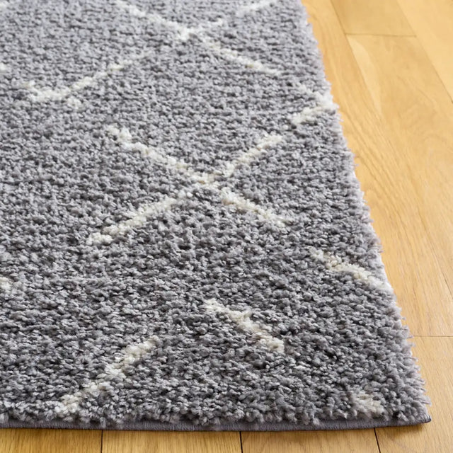 Safavieh Arizona Shag 5'-1" x 7'-6" Rug in Dark Grey / Ivory