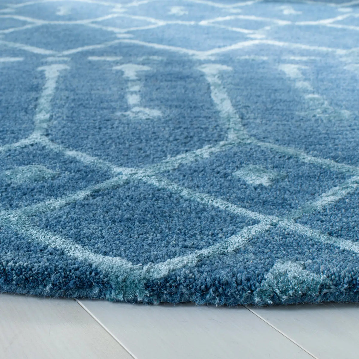 Safavieh Himalaya 6'-0" x 6'-0" Rug in Navy / Silver