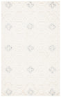 Safavieh Casablanca 4'-0" x 6'-0" Rug in Ivory
