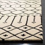 Safavieh Himalaya 4'-0" x 6'-0" Rug in Ivory / Black