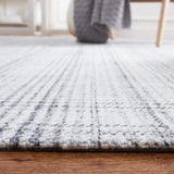 Safavieh Marbella 4'-0" x 6'-0" Rug in Grey / Ivory