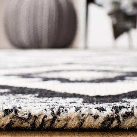 Safavieh Aspen 5'-0" x 8'-0" Rug in Charcoal / Black