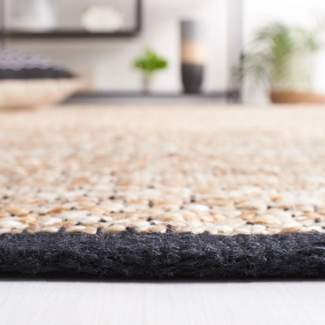 Safavieh Natural Fiber 4'-0" x 6'-0" Rug in Natural / Black