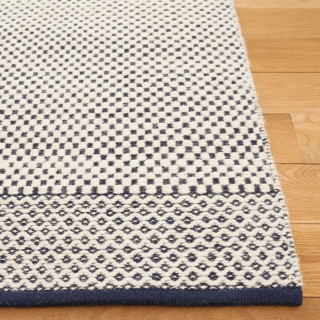 Safavieh Vermont 4'-0" x 6'-0" Rug in Navy / Ivory