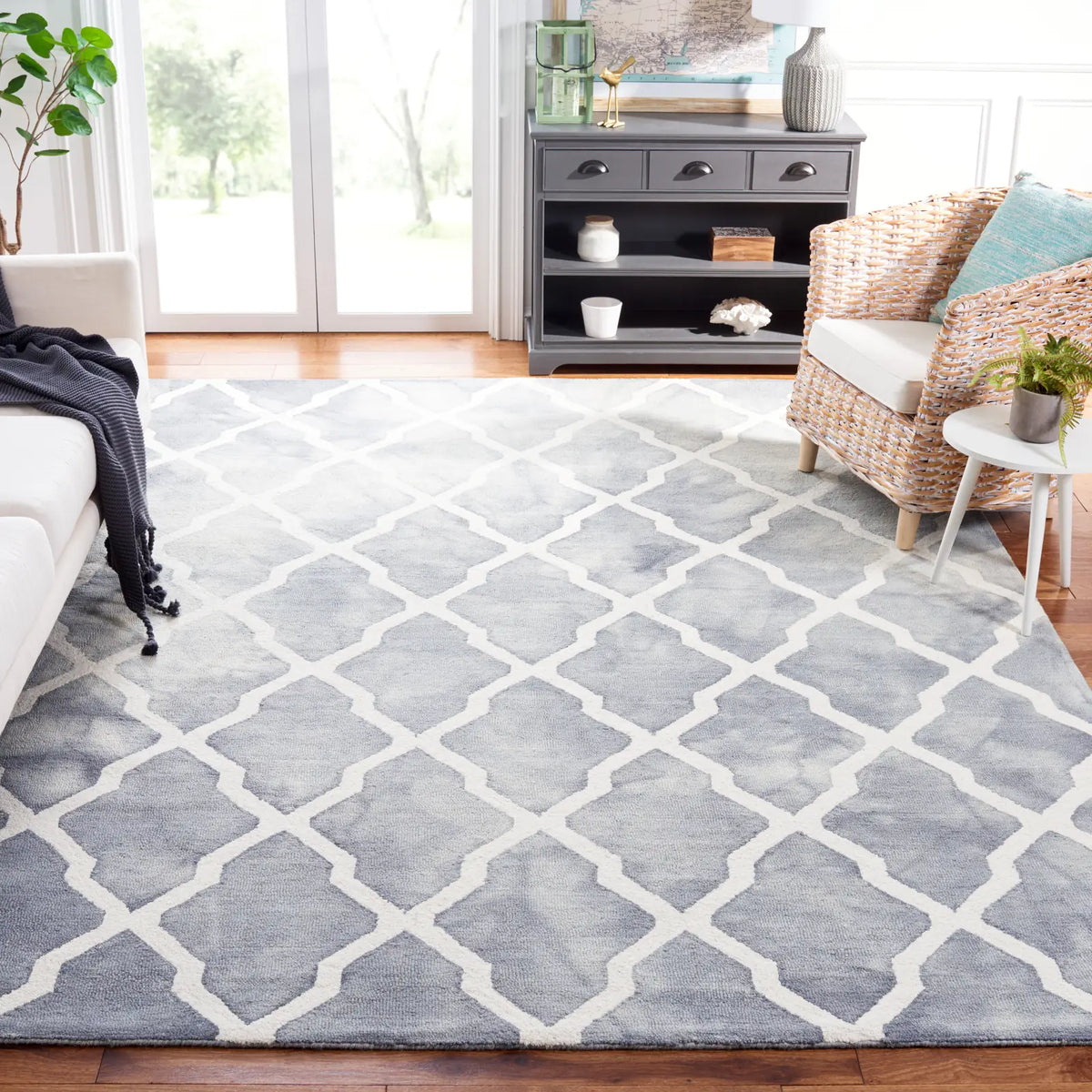Safavieh Dip Dye 10'-0" x 14'-0" Rug in Grey / Ivory