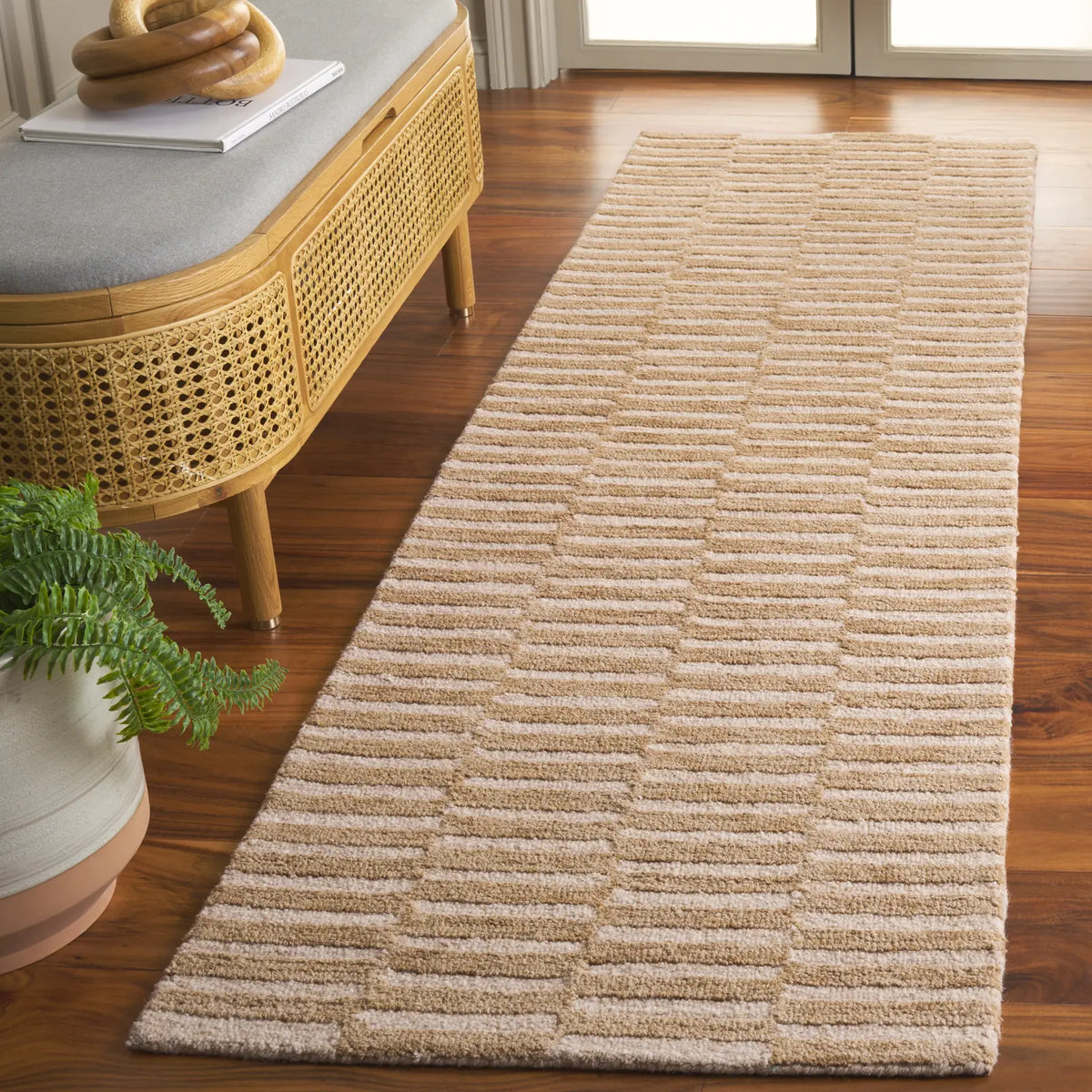 Safavieh Ebony 2'-3" x 8'-0" Rug in Beige / Brown