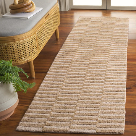 Safavieh Ebony 2'-3" x 8'-0" Rug in Beige / Brown