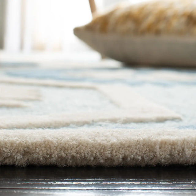 Safavieh Cambridge 5'-0" x 8'-0" Rug in Blue / Ivory