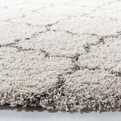 Safavieh Hudson Shag 5'-3" x 5'-3" Rug in Ivory / Grey