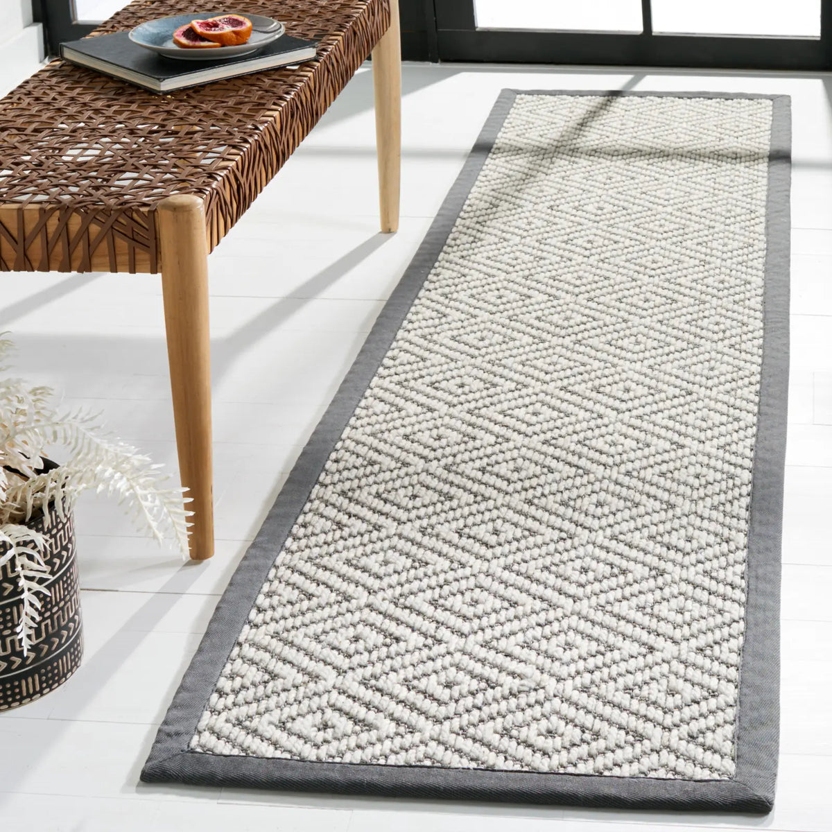 Safavieh Palm Beach 2'-0" x 8'-0" Rug in Grey / Dark Grey