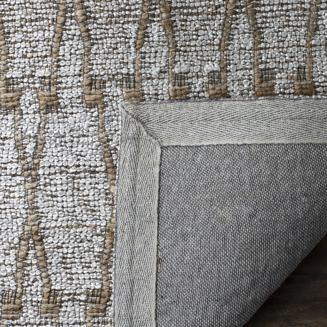Safavieh Cape Cod 4'-0" x 6'-0" Rug in Silver / Natural