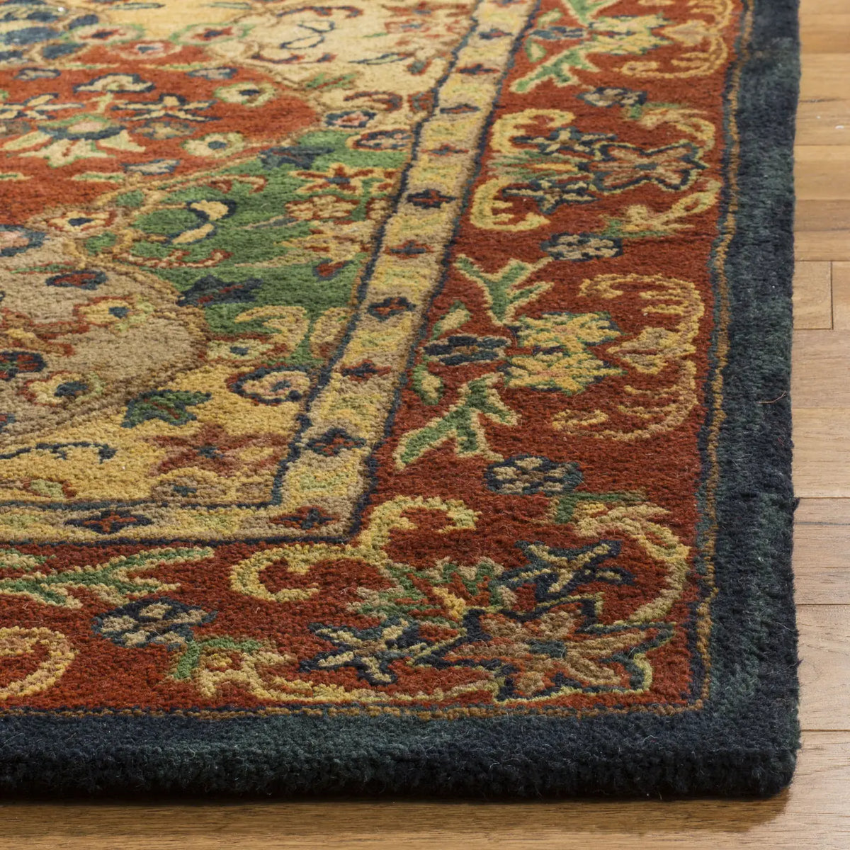 Safavieh Heritage 4'-0" x 6'-0" Rug in Beige / Burgundy