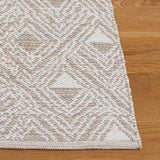 Safavieh Montauk 5'-0" x 8'-0" Rug in Beige / Ivory