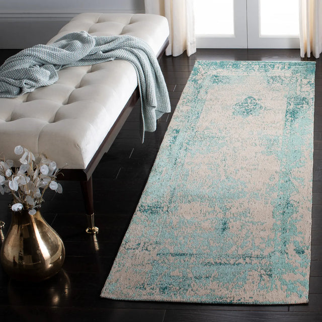 Safavieh Classic Vintage 2'-3" x 8'-0" Rug in Turquoise
