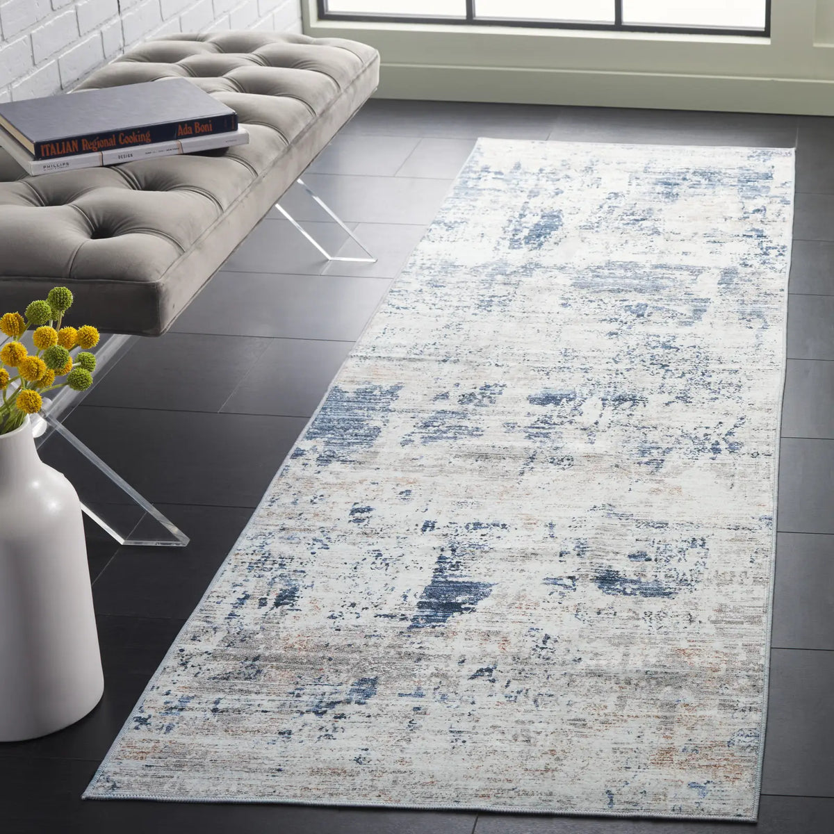 Safavieh Malibu 2'-6" x 8'-0" Rug in Beige / Blue