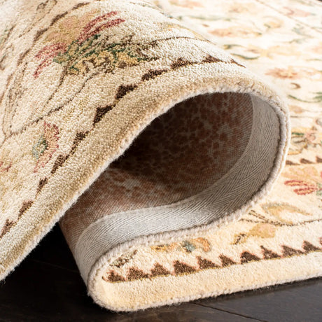 Safavieh Bergama 4'-0" x 6'-0" Rug in Ivory / Ivory