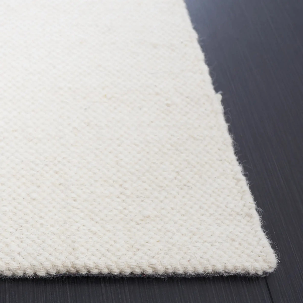 Safavieh Natura 4'-0" x 6'-0" Rug in Ivory