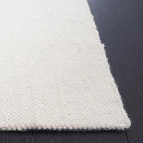 Safavieh Natura 4'-0" x 6'-0" Rug in Ivory