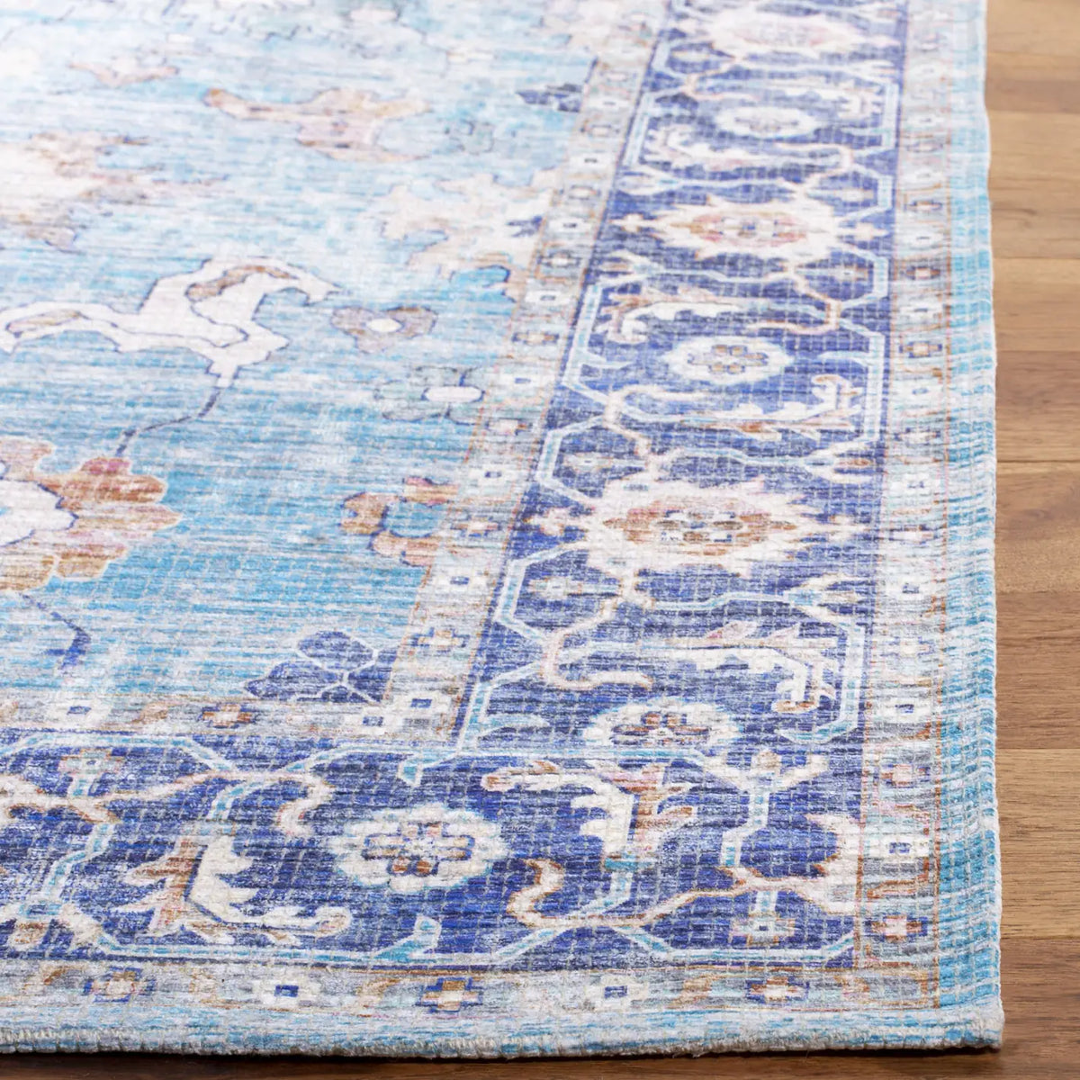 Safavieh Saffron 4'-0" x 6'-0" Rug in Aqua / Navy