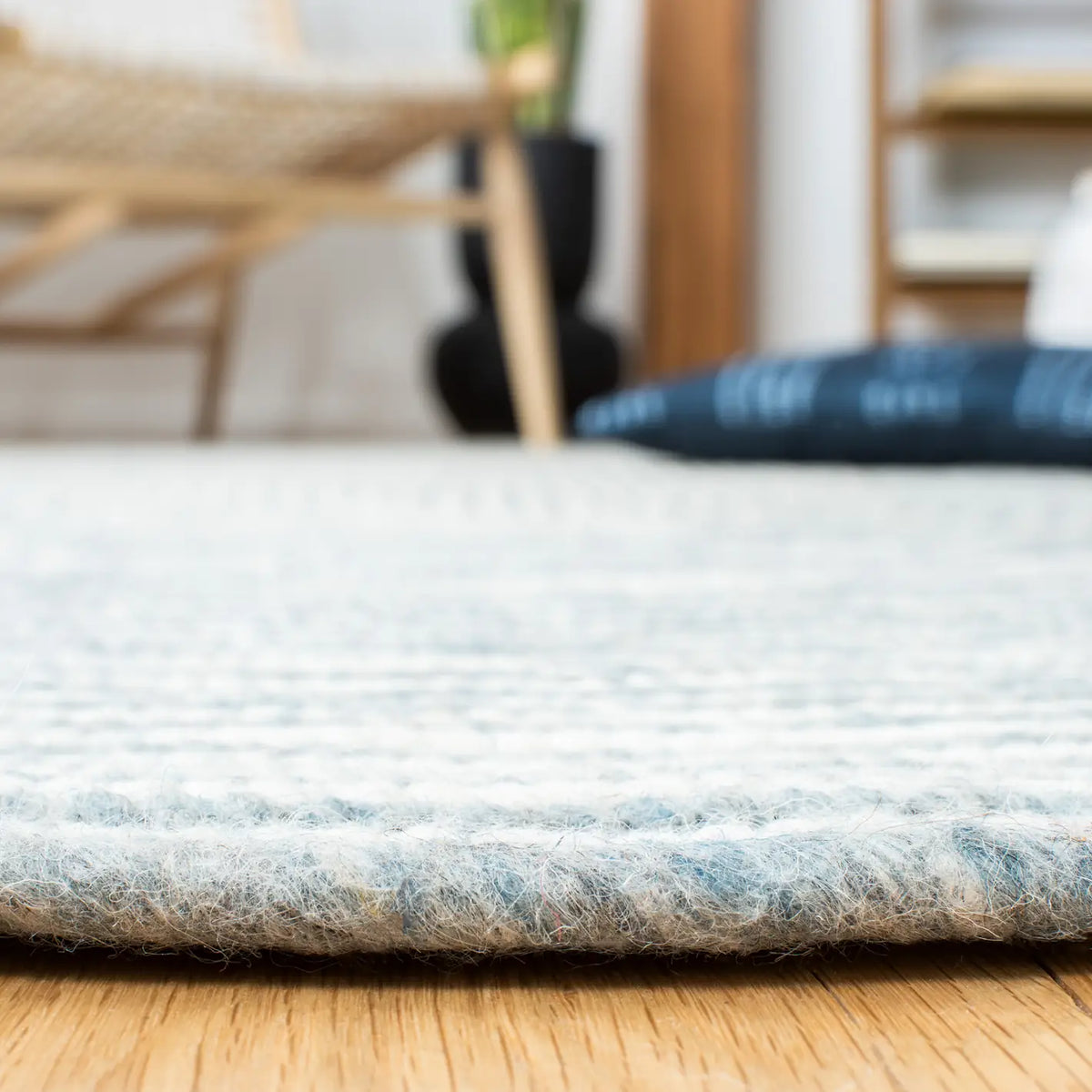 Safavieh Braided 5'-0" x 7'-0" Rug in Grey / Ivory