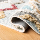 Safavieh Kenya 4'-0" x 6'-0" Rug in Grey / Ivory